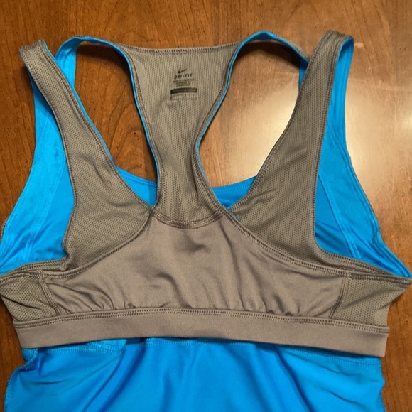 NIKE Womens Racer Back Active Wear Tank Top with Sports Bra - size Medium - Picture 9 of 17